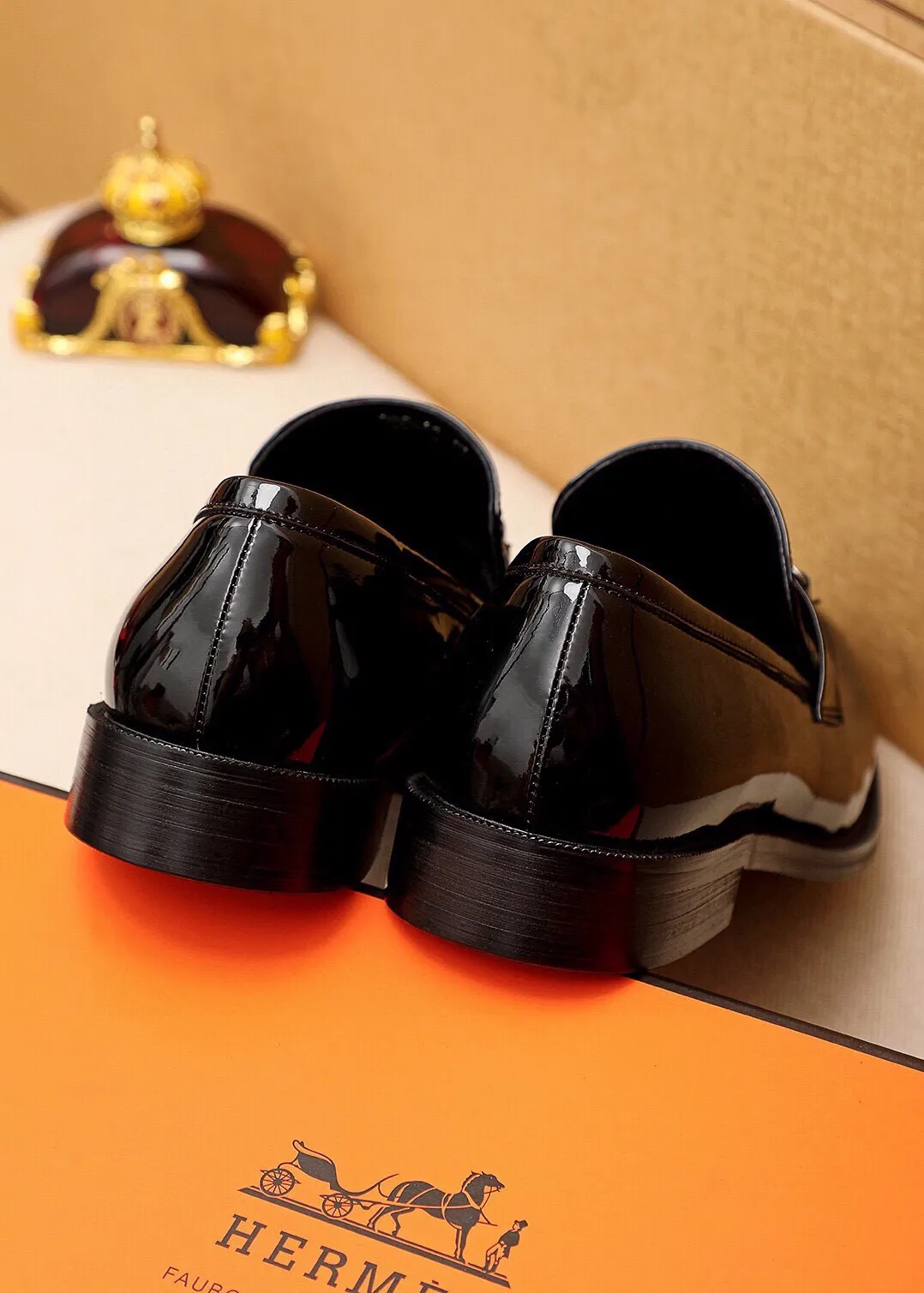 Men's shoes 💰480 💐 Product trademark: HERMES "Hermès" casual leather shoes Regular size: 38-44 (45🉑️customized) Product materials: Selected imported first-layer open-edge beaded cowhide upper + classic hardware buckle, imported water-dyed 🐂 cowhide lining. Strong three-dimensional visual effect, non-slip and wear-resistant combination outsole Color: 2⃣️colors available